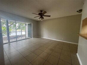 5672 Rock Island Rd in Tamarac, FL - Building Photo - Building Photo