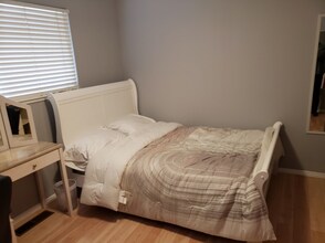 36 Barrie Dr in Pittsburg, CA - Building Photo - Building Photo