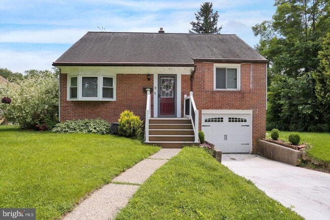 property at 6 Darlin Dr