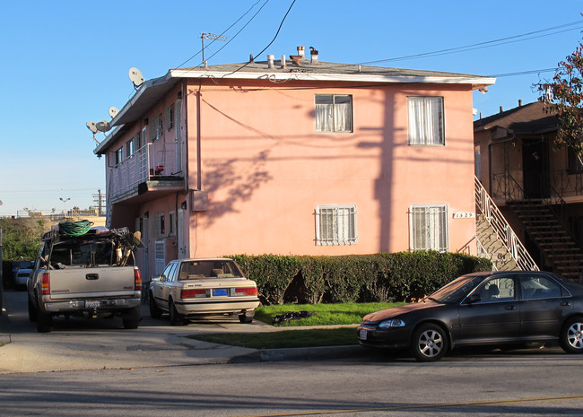 1529 W 108th St in Los Angeles, CA - Building Photo - Building Photo