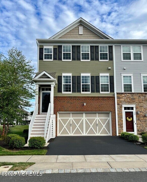155 Waypoint Dr in Eatontown, NJ - Building Photo