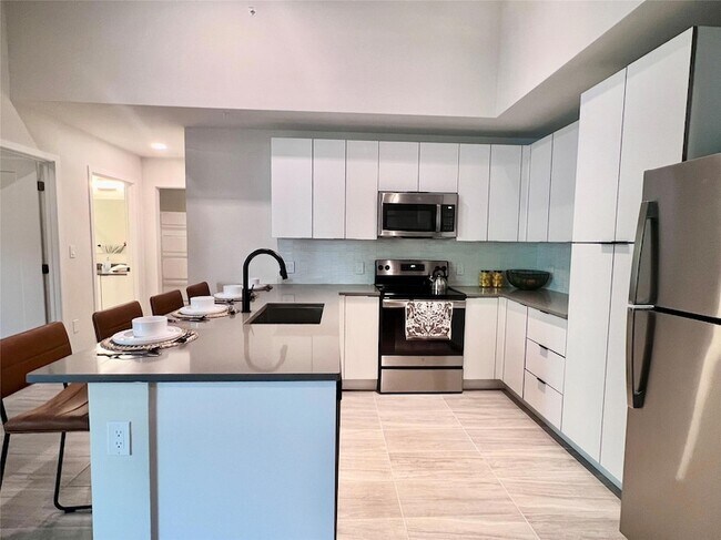 120 N Compass Way, Unit 337 in Dania Beach, FL - Building Photo - Building Photo