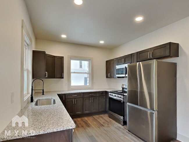 1724 Woodlawn Ave in Indianapolis, IN - Foto de edificio - Building Photo