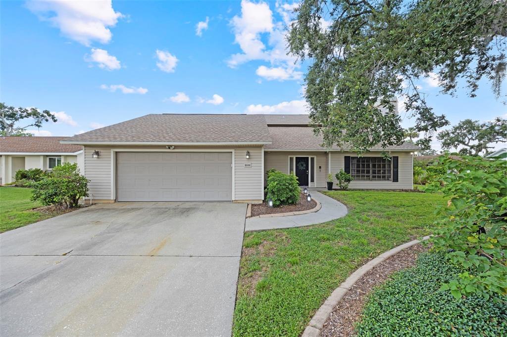 8006 Oak Dr in Palmetto, FL - Building Photo