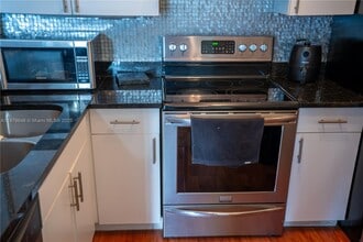 4360 NW 107th Ave in Doral, FL - Building Photo - Building Photo