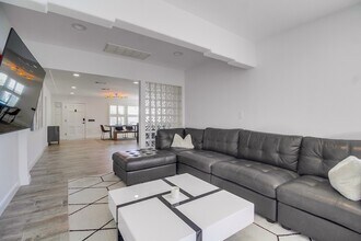 4772 Aragon Dr in San Diego, CA - Building Photo - Building Photo