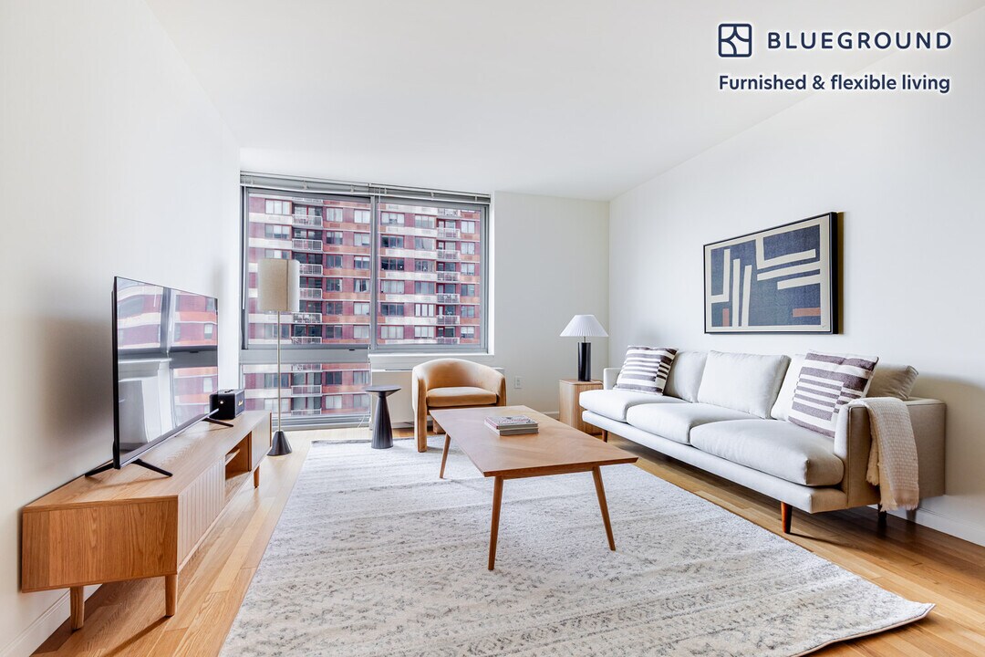 4-75-75 48th Ave in Queens, NY - Building Photo