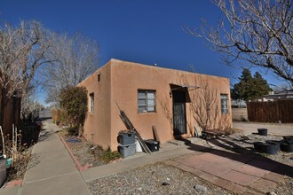 2320 Garfield Ave SE in Albuquerque, NM - Building Photo - Building Photo