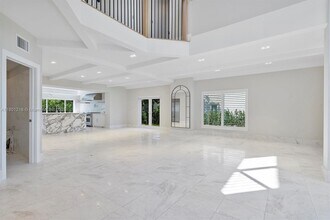 1981 S Oak Haven Cir in Miami, FL - Building Photo - Building Photo
