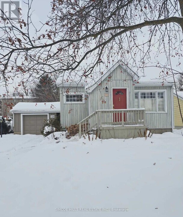 326 Harvey St in Orillia, ON - Building Photo