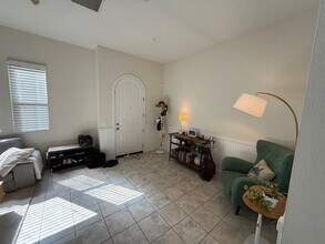 909 Brown St in Santa Ana, CA - Building Photo - Building Photo