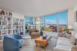 219 Brannan St in San Francisco, CA - Building Photo