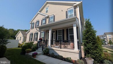 16 Magpie Ln in West Windsor, NJ - Building Photo - Building Photo