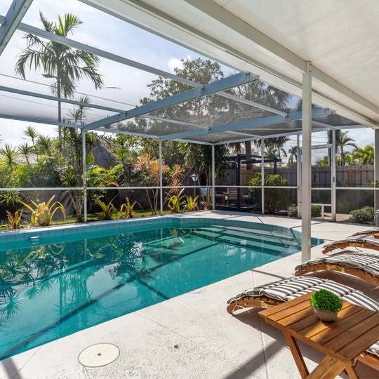 1740 NE 49th St in Oakland Park, FL - Building Photo