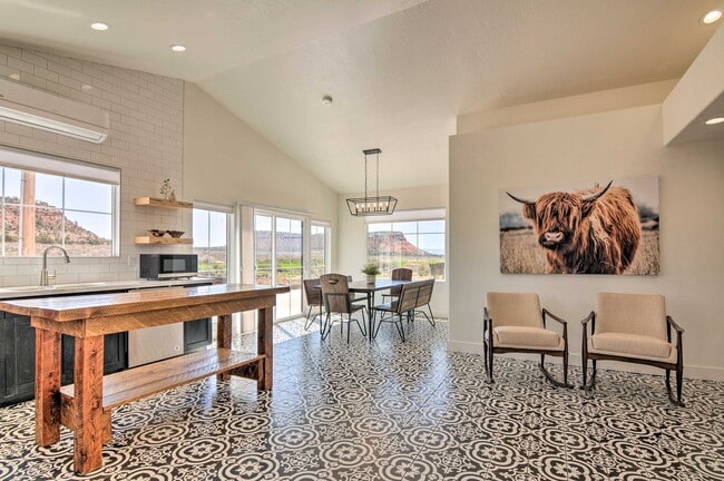 property at 652 N Crescent Butte Trail