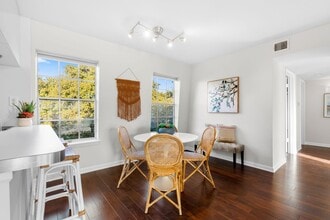 300 Crockett St, Unit 304 in Austin, TX - Building Photo - Building Photo