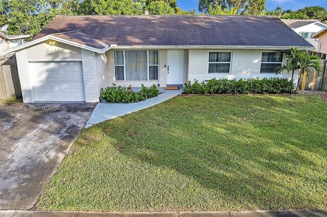 8411 NW 3rd St in Pembroke Pines, FL - Building Photo - Building Photo