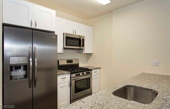 90 Clinton Ave in Newark, NJ - Building Photo - Building Photo