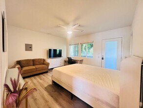 5525 Harold Way in Los Angeles, CA - Building Photo - Building Photo