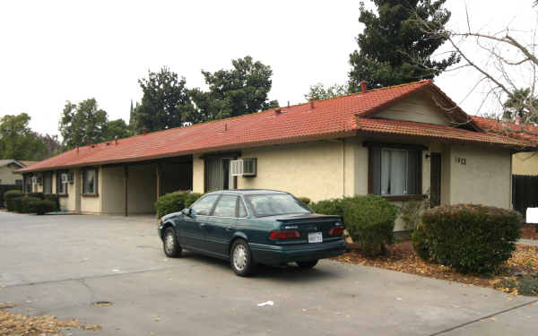 3809-3813 Tully Rd in Modesto, CA - Building Photo