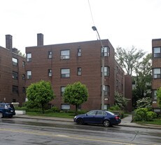 2686 Bloor St W in Toronto, ON - Building Photo