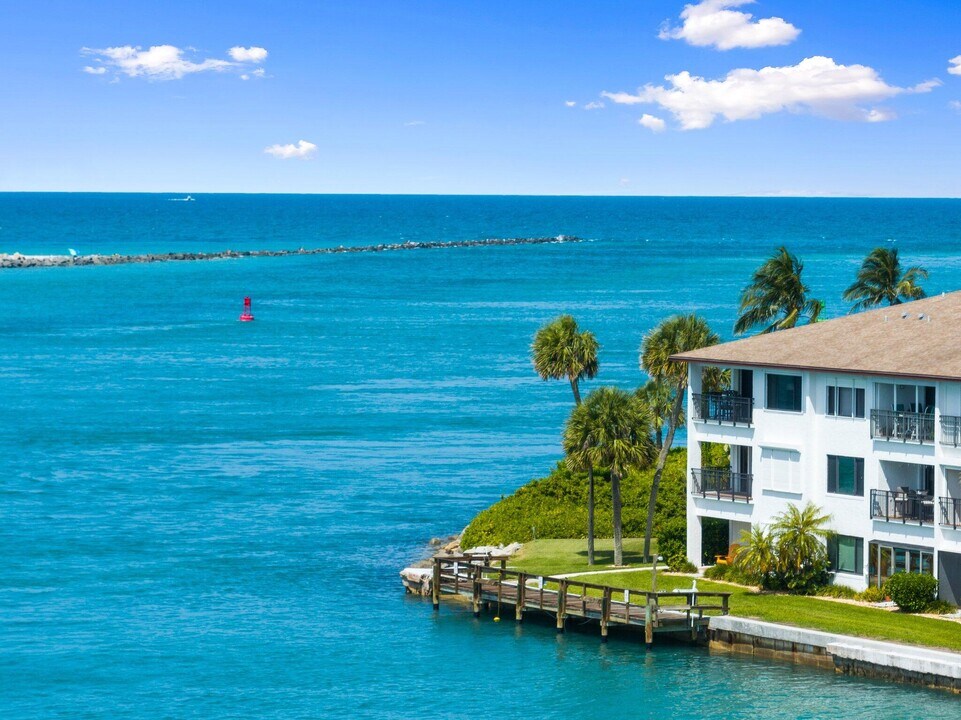 1630 Seaway Dr in Fort Pierce, FL - Building Photo