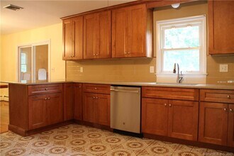 27 Hurd St in Shelton, CT - Building Photo - Building Photo