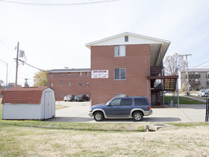 601 S Washington St in Carbondale, IL - Foto de edificio - Building Photo