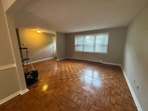 33 Caswell Ave in Bristol, CT - Building Photo - Building Photo