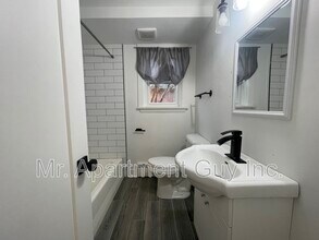 1148 Queen's Blvd in Kitchener, ON - Building Photo - Building Photo