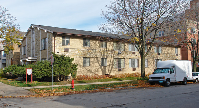 Astor Place Apartments in Milwaukee, WI - Foto de edificio - Building Photo