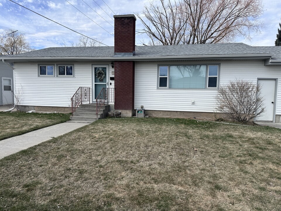 298 Shelley Ave in Shelley, ID - Building Photo