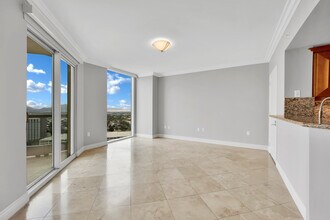 2777 Paradise, Unit 2002 in Las Vegas, NV - Foto de edificio - Building Photo