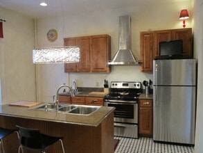 301 W 2nd St, Unit 1 in Muscatine, IA - Building Photo - Building Photo