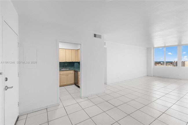 7441 Wayne Ave, Unit 11G in Miami, FL - Foto de edificio - Building Photo