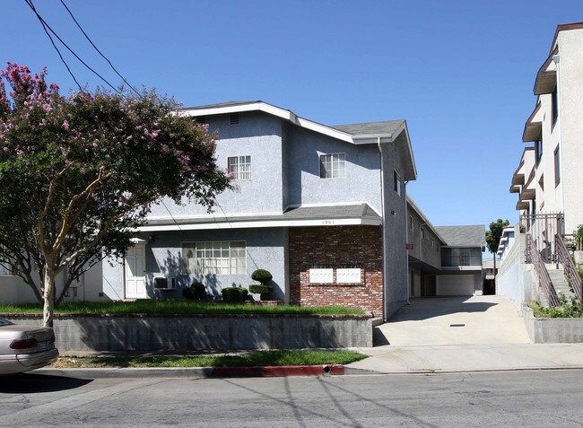 1901 Scott Rd in Burbank, CA - Foto de edificio - Building Photo