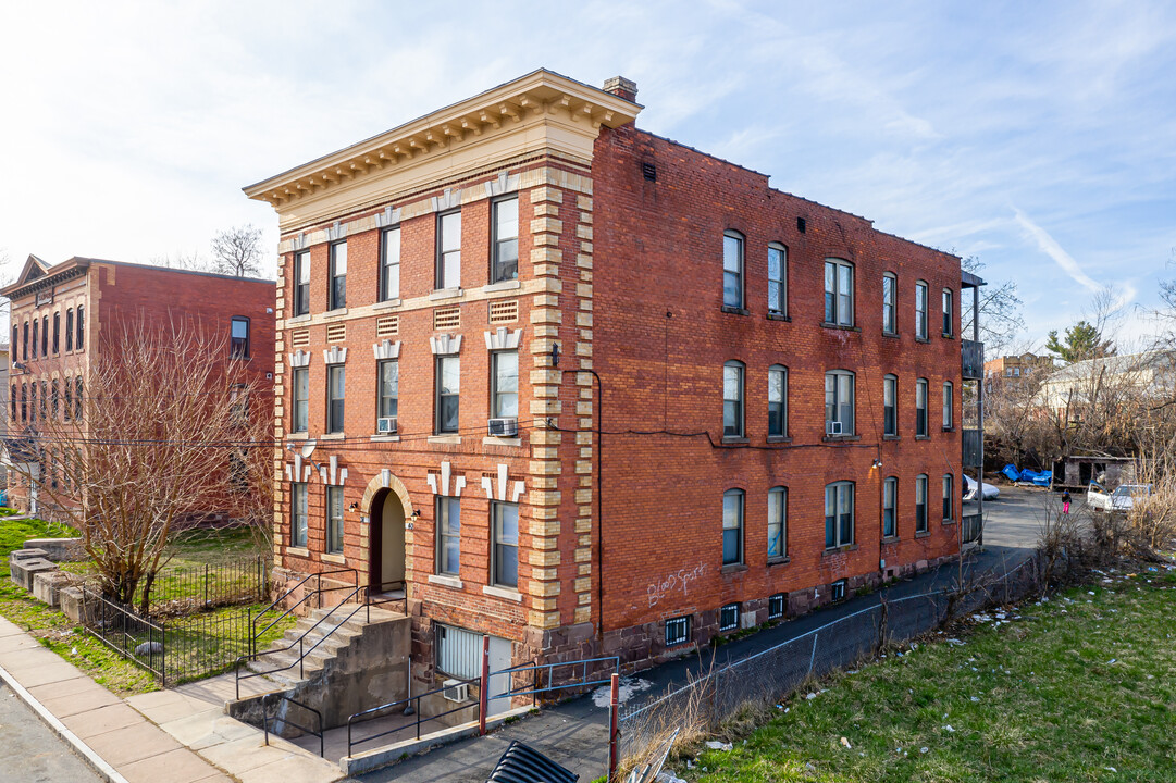 38 Sanford St in Hartford, CT - Building Photo