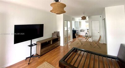 158 Ocean Dr in Miami Beach, FL - Foto de edificio - Building Photo