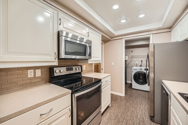2940 76th Ave SE, Unit B304 in Mercer Island, WA - Building Photo - Building Photo
