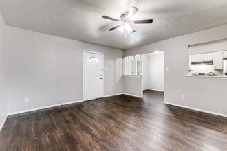 667 Edgeglen Dr in Dallas, TX - Building Photo - Building Photo