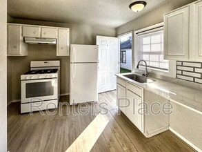 513 E 8th St in Claremore, OK - Foto de edificio - Building Photo