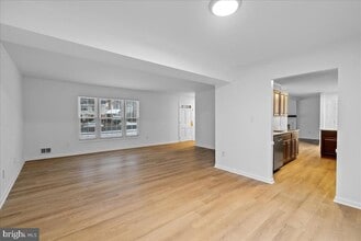 8608 Greeley Blvd in West Springfield, VA - Building Photo - Building Photo