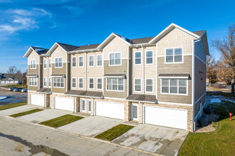 Stone Ridge Townhomes in Cedar Rapids, IA - Foto de edificio - Building Photo