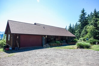 2660 Reed Rd in Hood River, OR - Building Photo - Building Photo