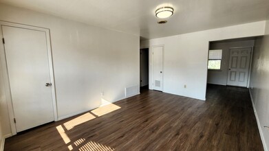 Foxborough Apartments in Fayetteville, AR - Building Photo - Interior Photo