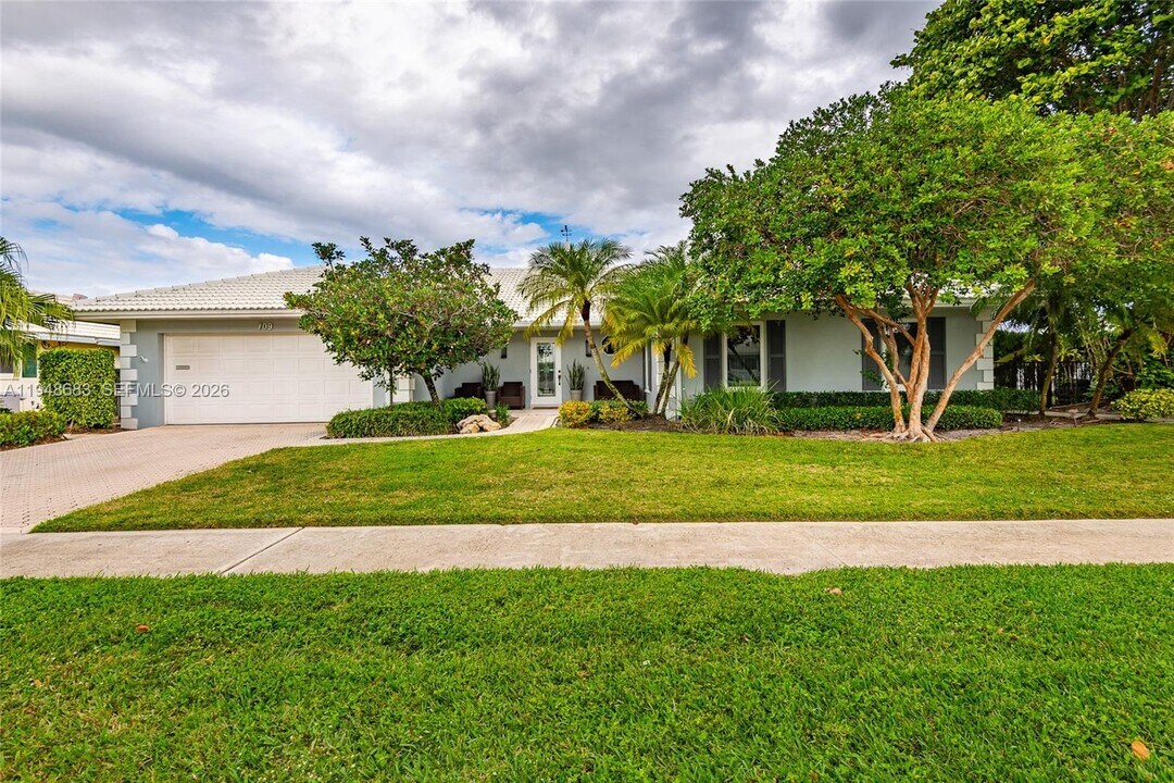 709 Elm Tree Ln in Boca Raton, FL - Building Photo