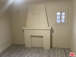 6009 S Halldale Ave in Los Angeles, CA - Building Photo - Building Photo
