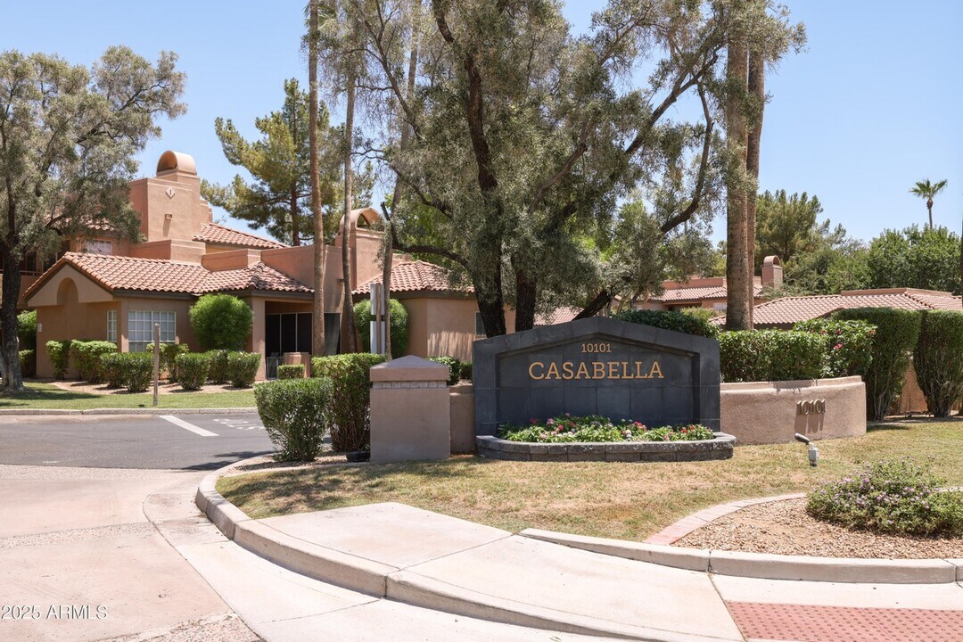 10101 N Arabian Trl, Unit 2004 in Scottsdale, AZ - Building Photo