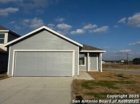 204 Ottawa Wy in New Braunfels, TX - Building Photo