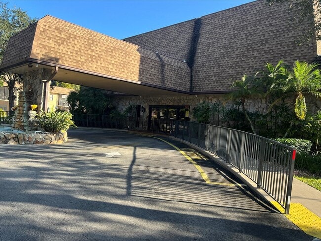 301 Cambridge Rd in Hollywood, FL - Foto de edificio - Building Photo